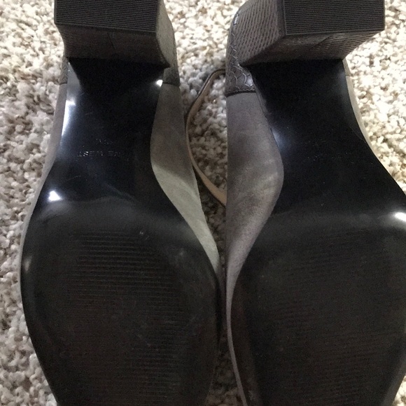 Nine West Gray block heel - Picture 4 of 4